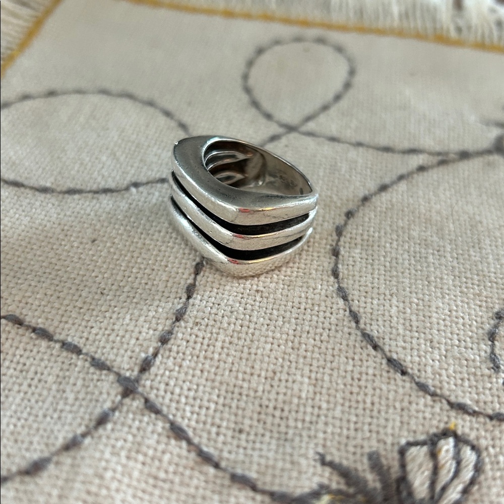 “Silpada” 9.25 Silver Stacked Ring size - Aprox 6 1/2 to a size 7.
